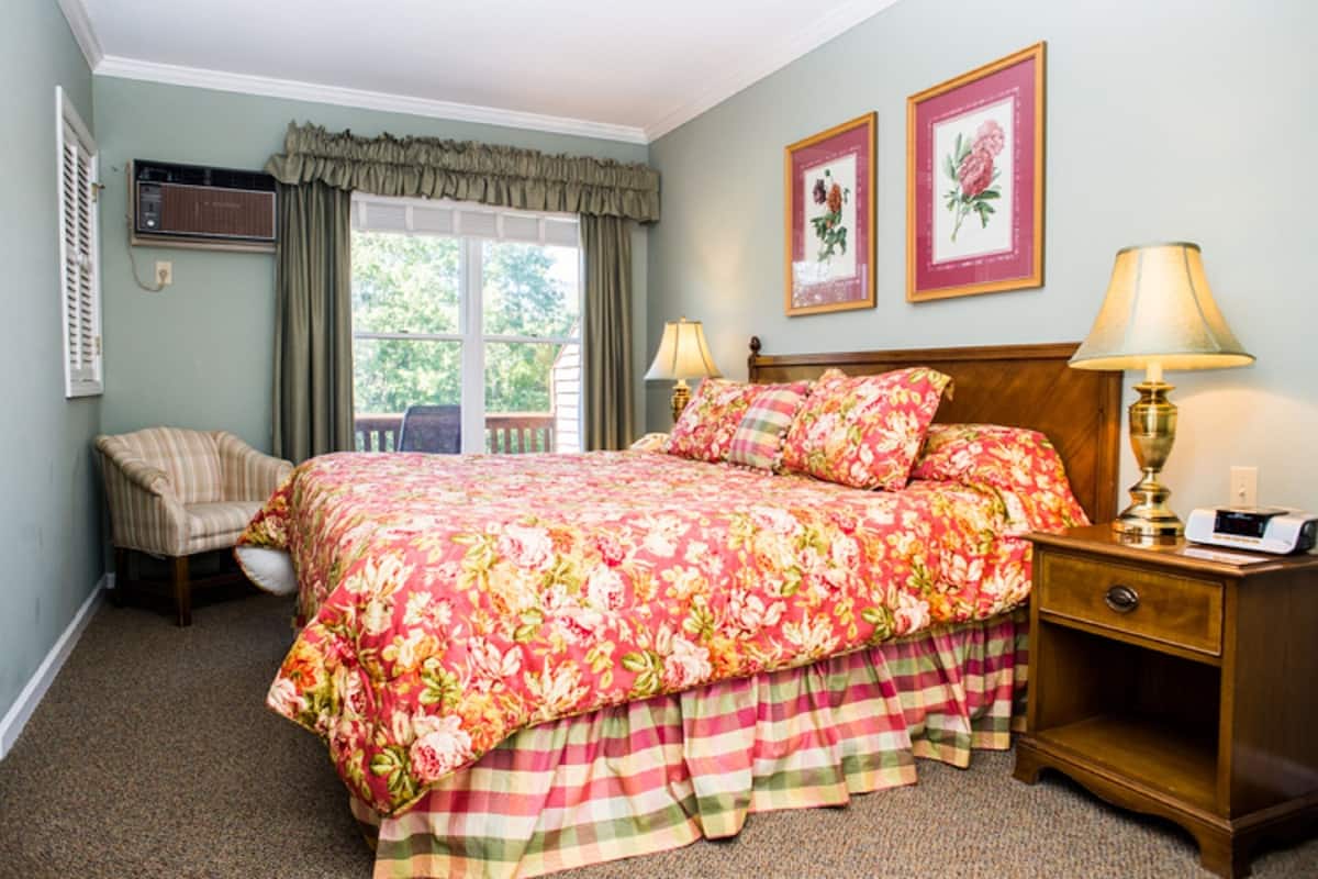 Suite, 1 Bedroom | Premium bedding, individually decorated, individually furnished