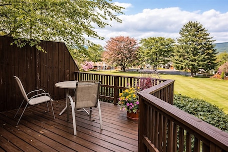The Corner Residence | Terrace/patio. The Manchester View