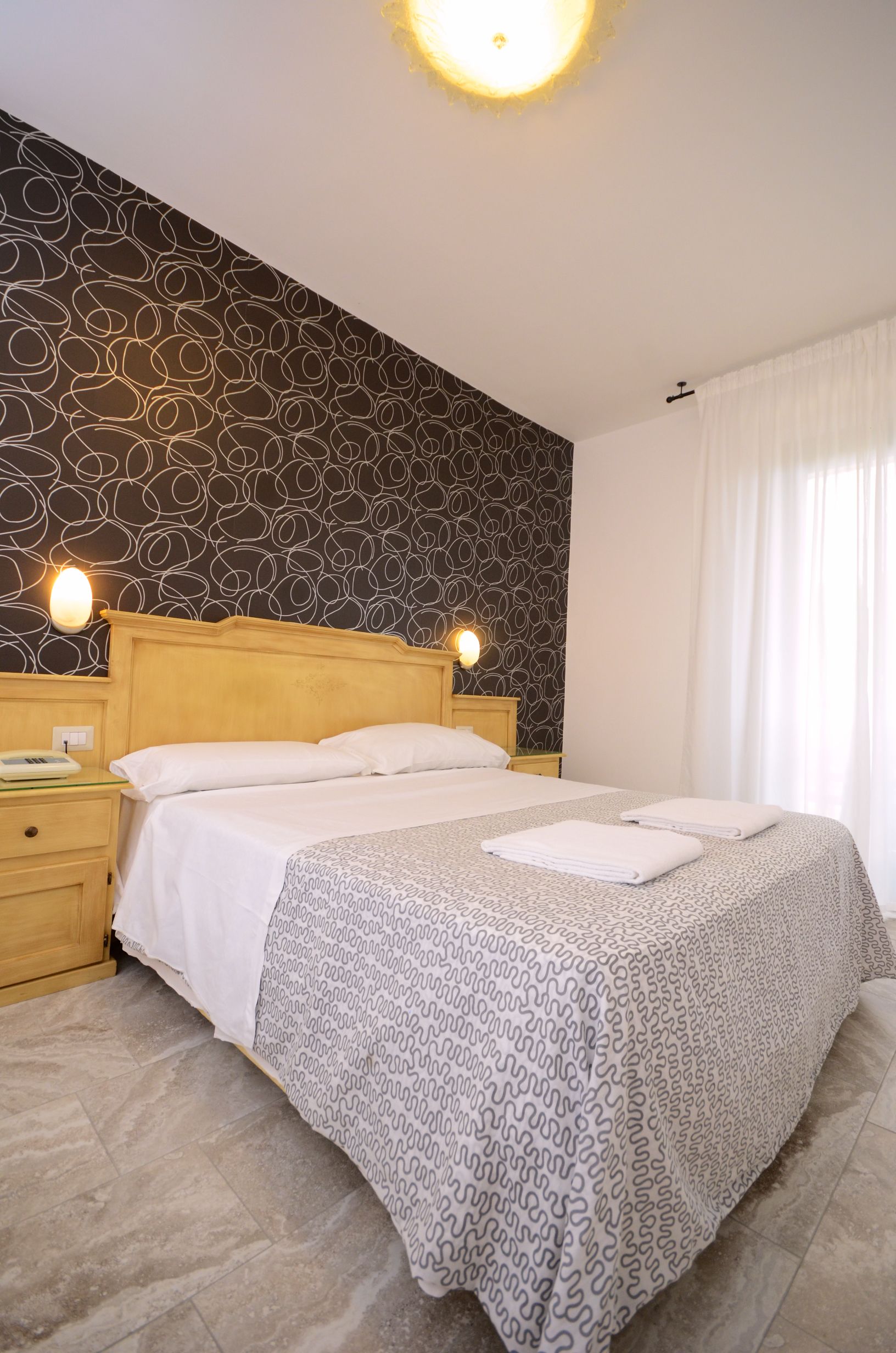 Minibar, Schreibtisch, schallisolierte Zimmer, Bügeleisen/Bügelbrett