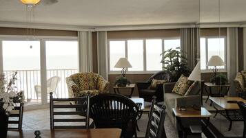 TV màn hình phẳng, iPod dock