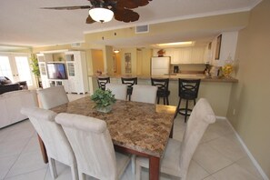 Full-size fridge, microwave, dishwasher, coffee/tea maker