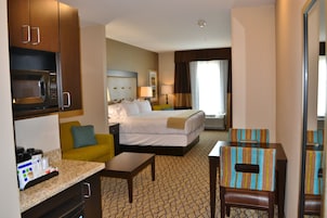 Desk, laptop workspace, iron/ironing board, free WiFi