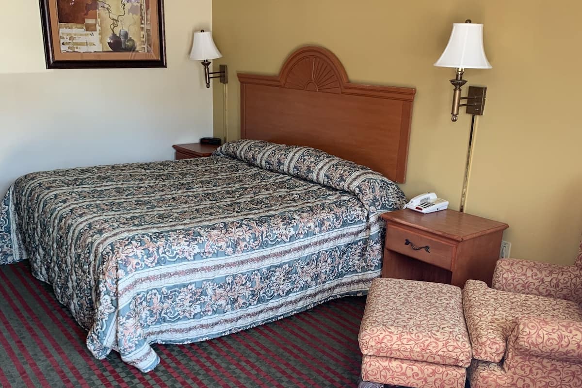 Standard Room, 1 King Bed | Bathroom | Combined shower/tub, rainfall showerhead, towels, soap