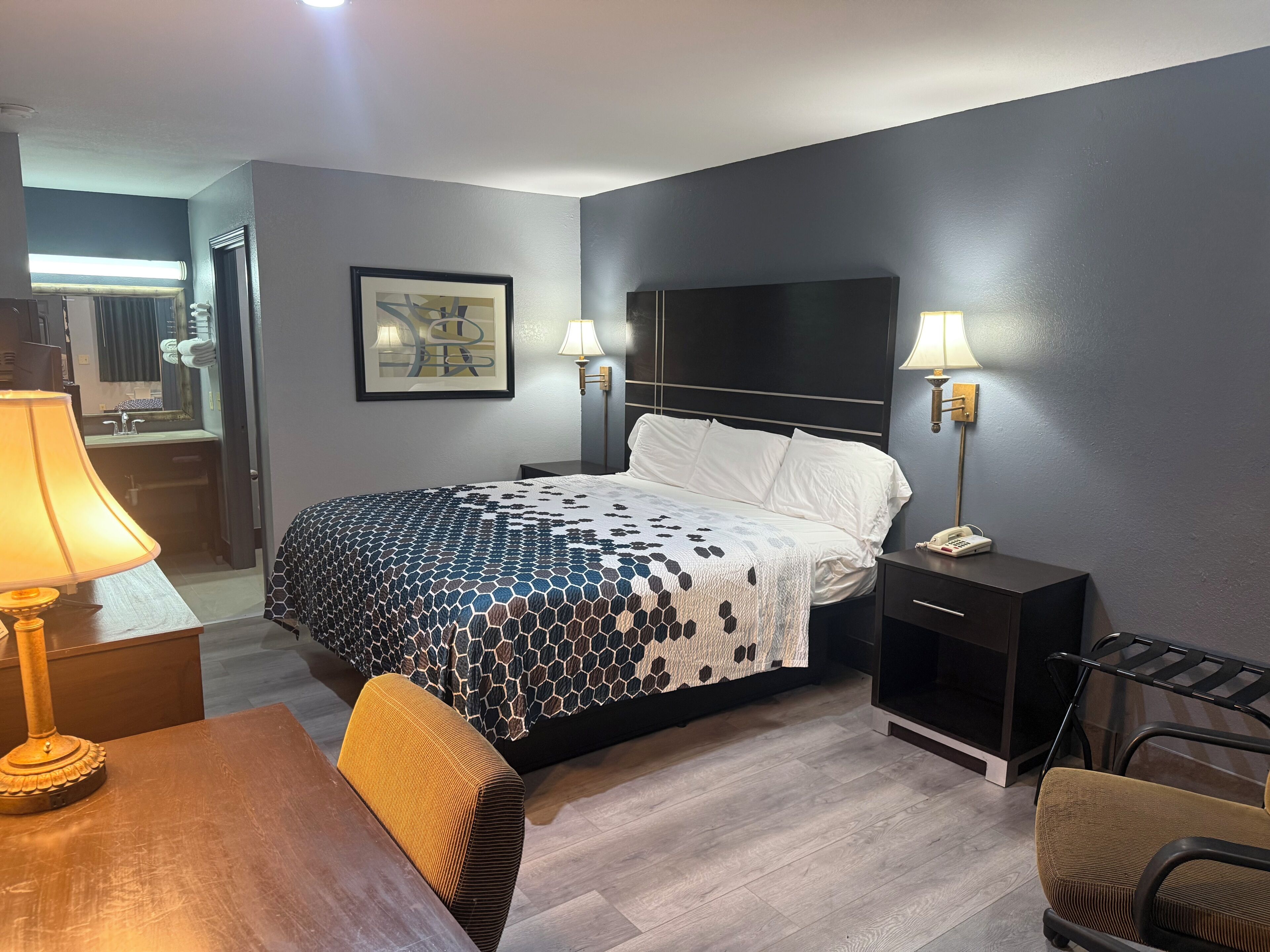 Standard Room, 1 King Bed | Free WiFi, bed sheets