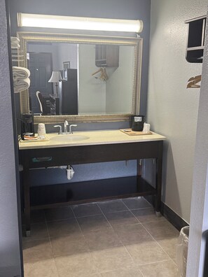 Standaard kamer, 2 tweepersoonsbedden | Gratis wifi, beddengoed