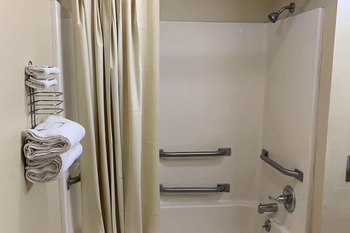 Standard Room, 2 Double Beds | Free WiFi, bed sheets