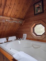Signature Cabin, 1 Bedroom, Garden View | Private spa tub