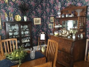 In-room dining - Riffles and Runs B & B (Bellefonte)