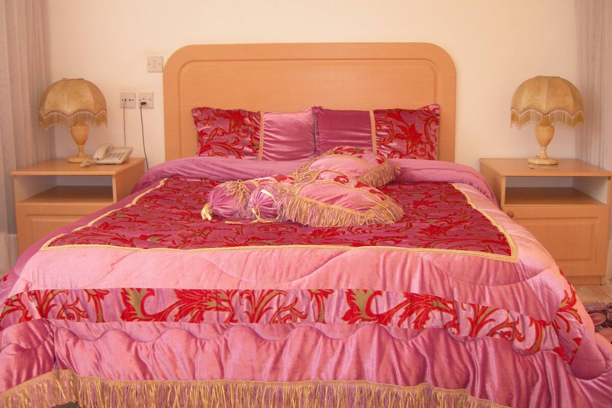Desk, WiFi (free), bed sheets