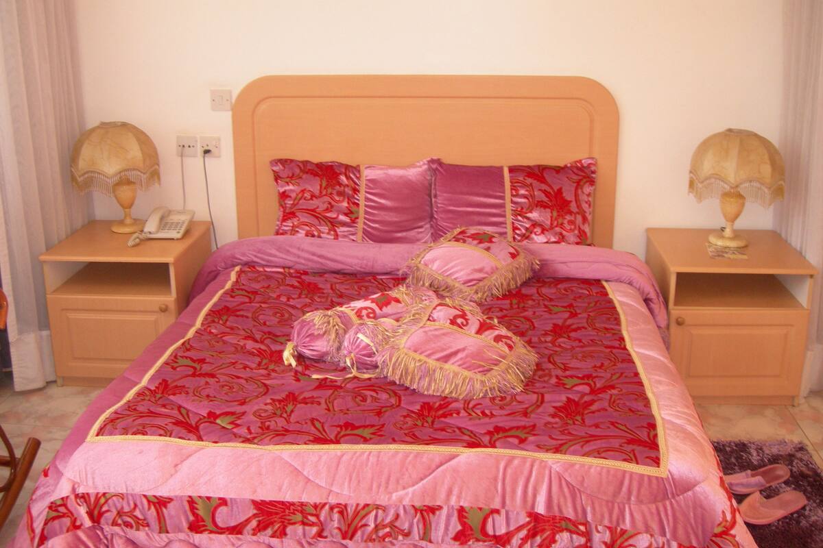 Desk, WiFi (free), bed sheets