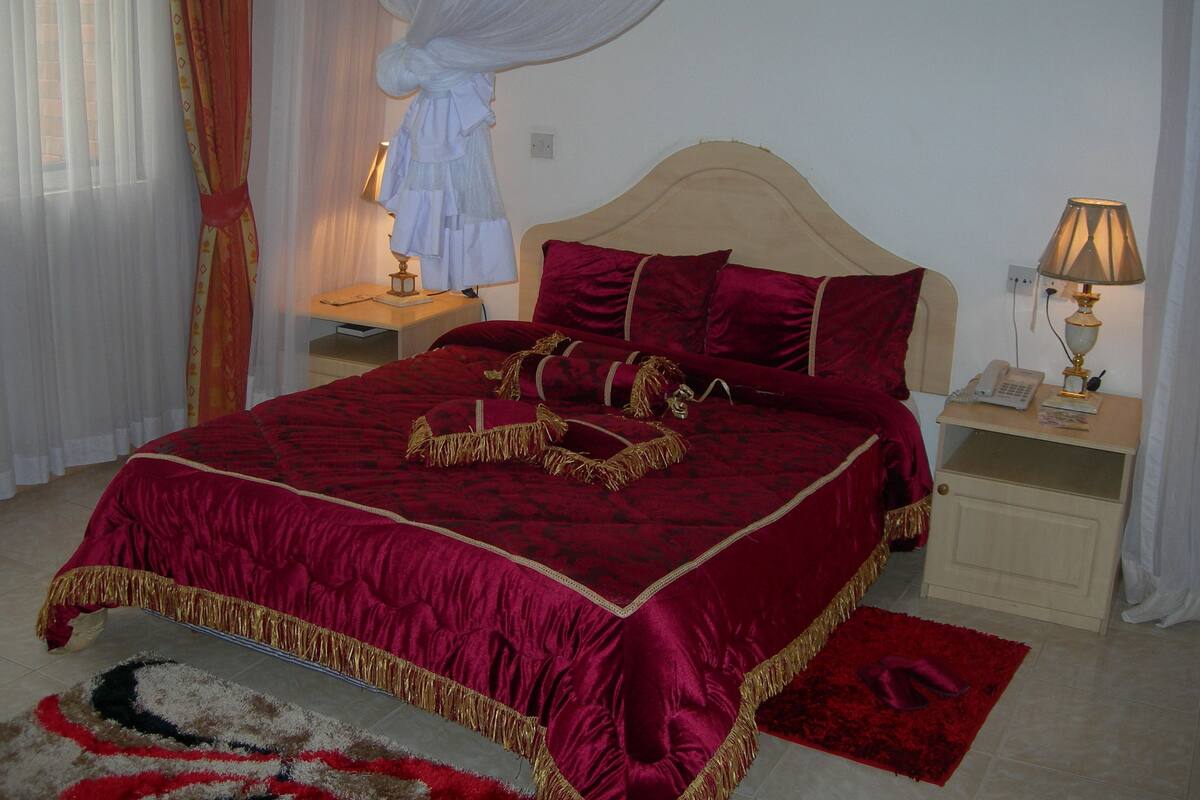 Desk, WiFi (free), bed sheets