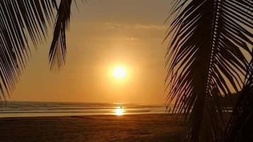 Pantai di sekitar
