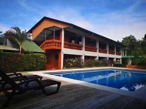 Superior Quadruple Room | Courtyard view - Hotel Nido del Halcón (Ballena)