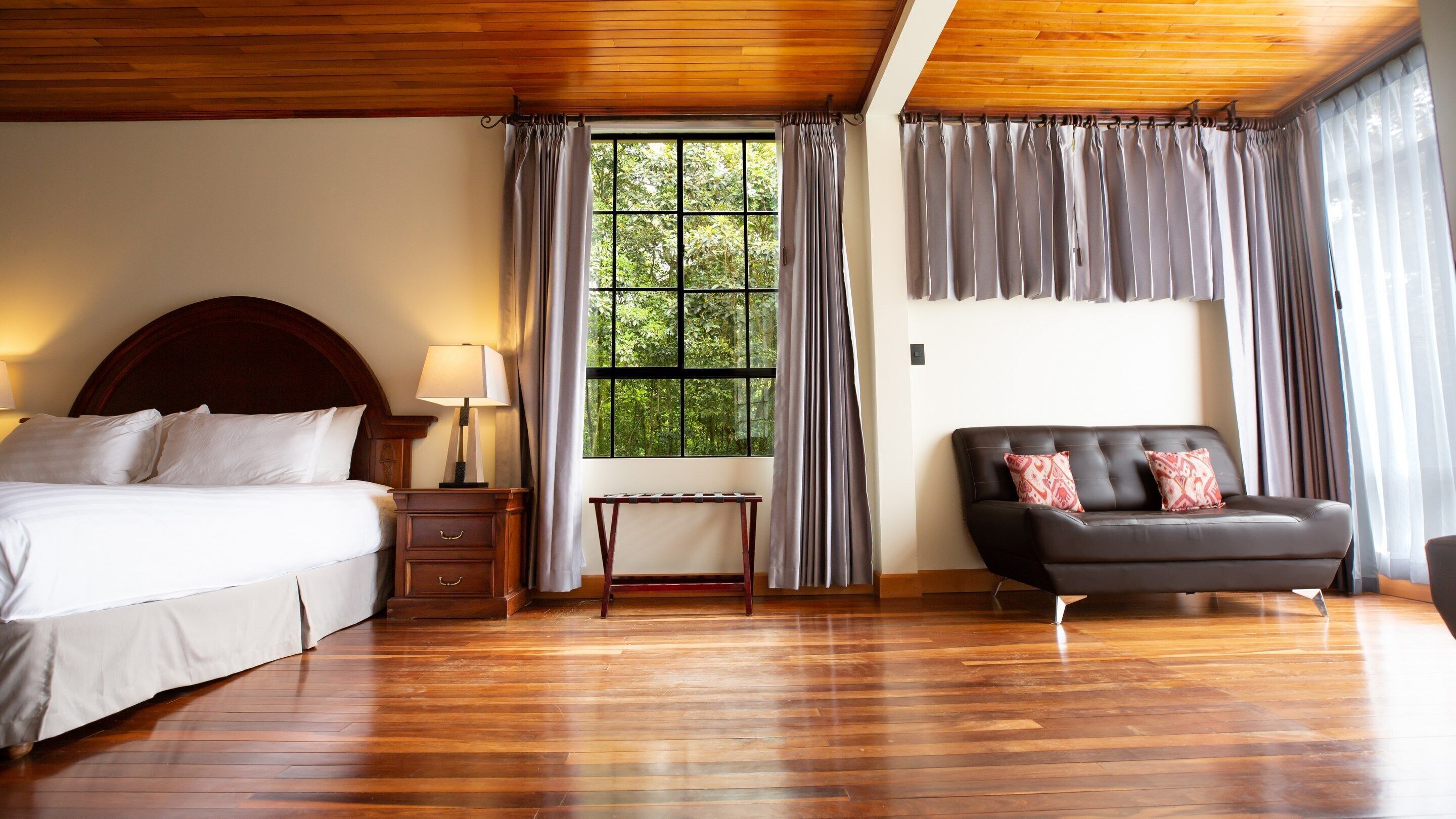 Minibar, in-room safe, desk, laptop workspace