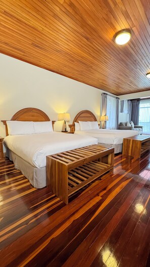 Junior Suite | Minibar, in-room safe, desk, laptop workspace - Fondavela Hotel (Monteverde)