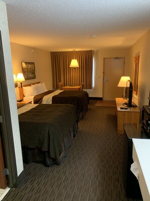 Standard Room, 2 Queen Beds (Two Queen Beds Main Floor) - Kelly Inn & Suites Mitchell South Dakota (Mitchell)