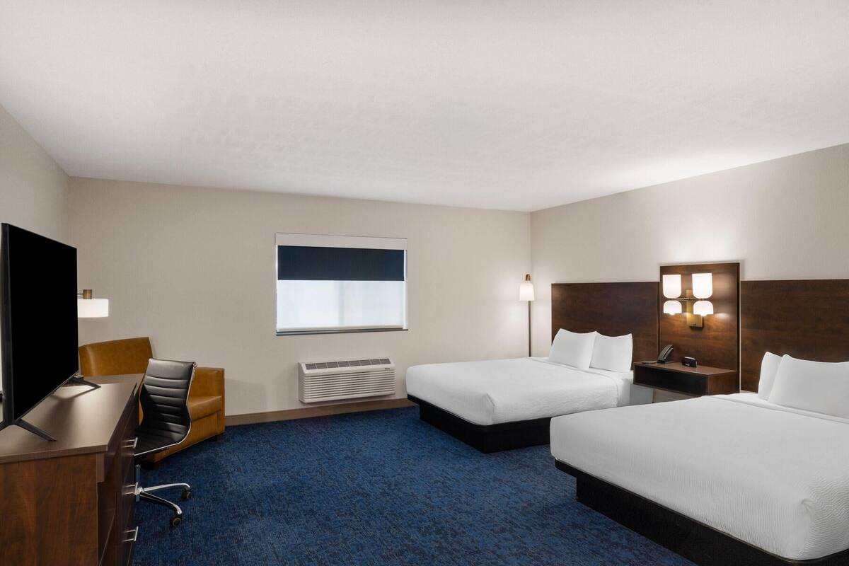 Room, 2 Queen Beds, Mobility Accessible, Non Smoking (Yes)