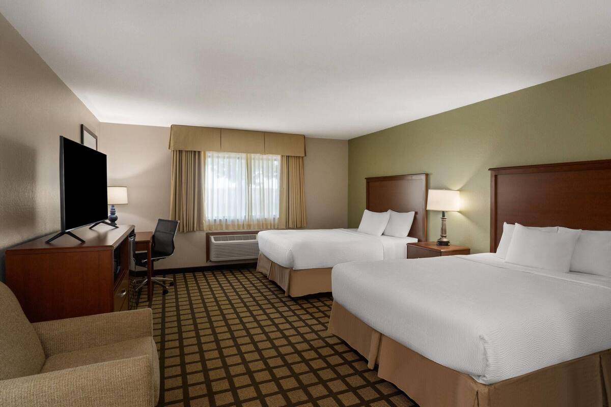 Room, 2 Queen Beds, Accessible, Non Smoking