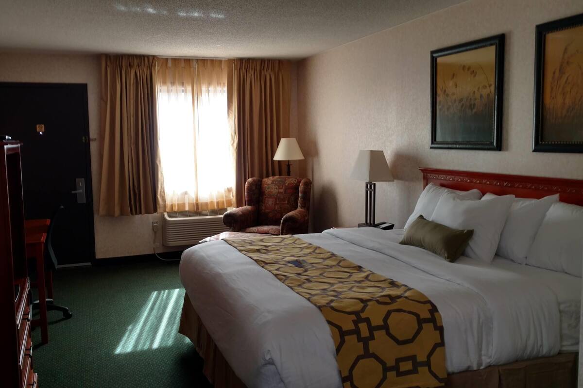 Desk, iron/ironing board, free cots/infant beds, free WiFi