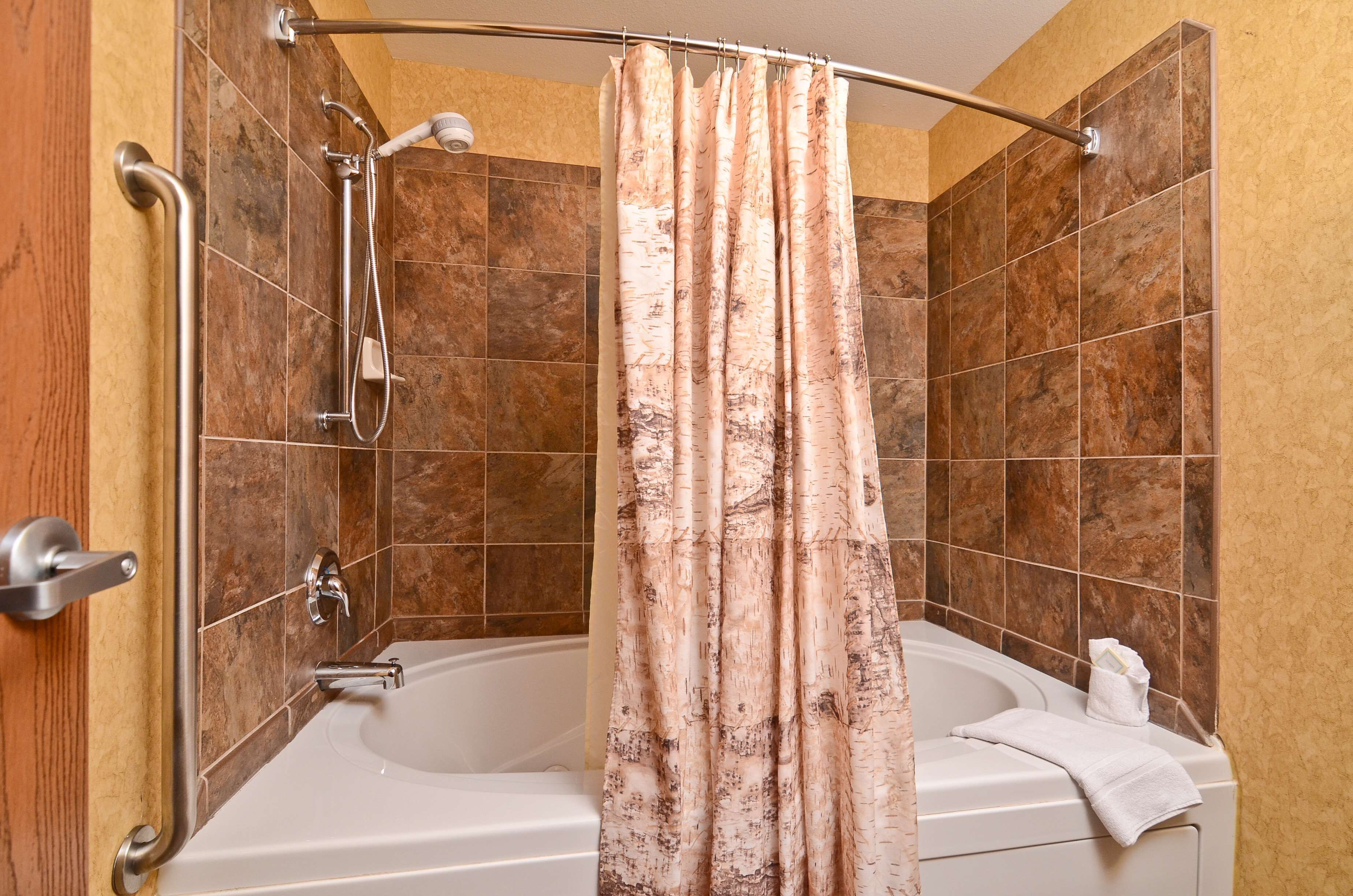 suite, 1 king bed, non smoking, jetted tub (with sofabed) | bathroom | combined shower/bathtub, free toiletries, hair dryer, towels