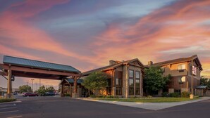 Exterior - Best Western Plus Kelly Inn & Suites (Fargo)
