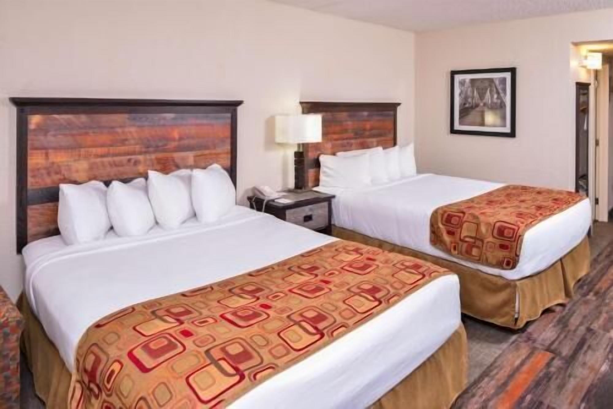 特厚豪華床墊、房內夾萬、書桌、手提電腦工作空間