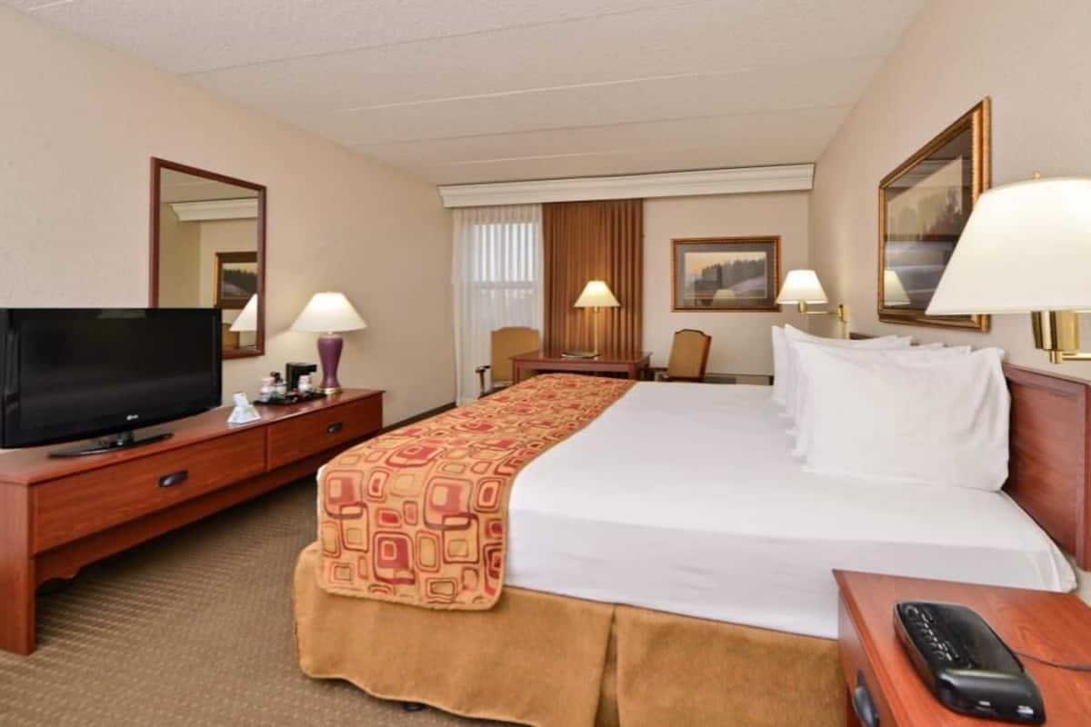 Pillow-top beds, in-room safe, desk, laptop workspace