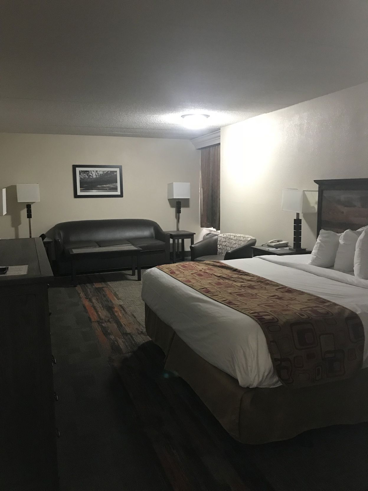 特厚豪華床墊、房內夾萬、書桌、手提電腦工作空間