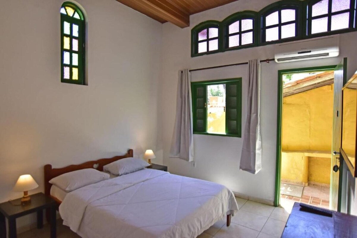 WiFi (free), bed sheets