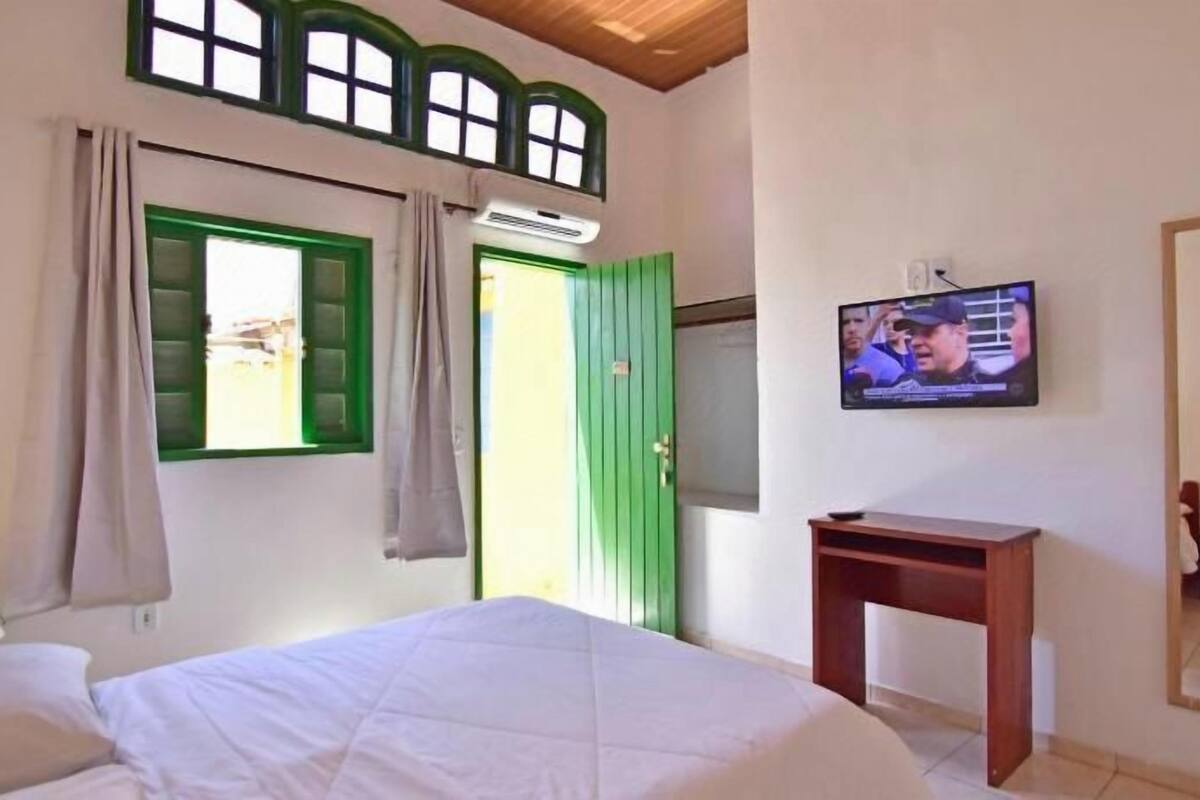 WiFi (free), bed sheets