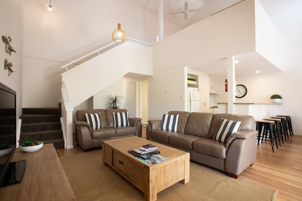 Apartment, 3 Bedrooms | Living area
