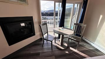 Suite, 2 Queen-Betten, Balkon, eingeschrÀnkter Meerblick