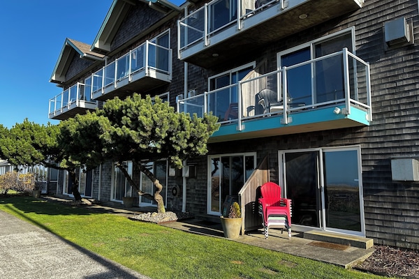 Classic Suite, 2 Queen Beds, Jetted Tub, Ocean View | Terrace/patio