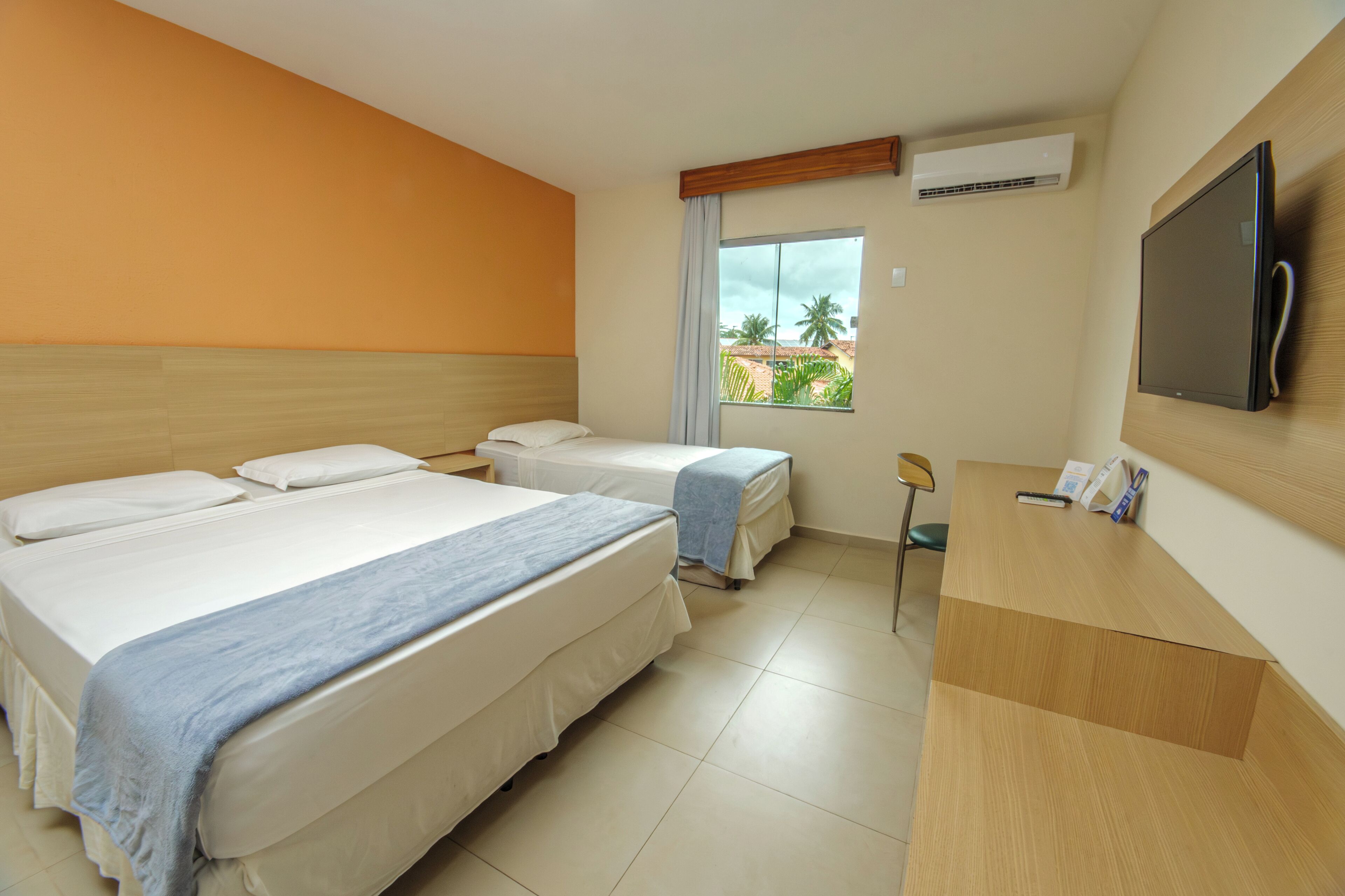 Superior | Minibar, pengeskab på værelset, arbejdsområde til bærbare computere