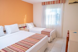 Minibar, coffre-fort, espace de travail pour ordinateurs portables