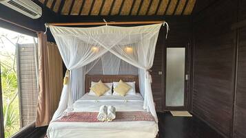 Family Bungalow, Sea View | 1 bedroom, minibar, in-room safe, individually furnished