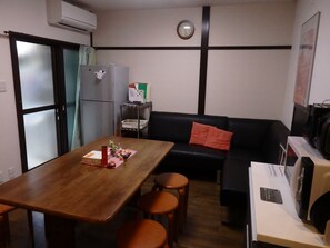 Free continental breakfast  - Guesthouse YAHATA (Kyoto)