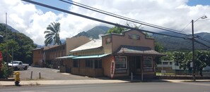 Vista frontal de la propiedad