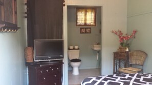 Bathroom - Hostel City Maui - 1 (Wailuku)