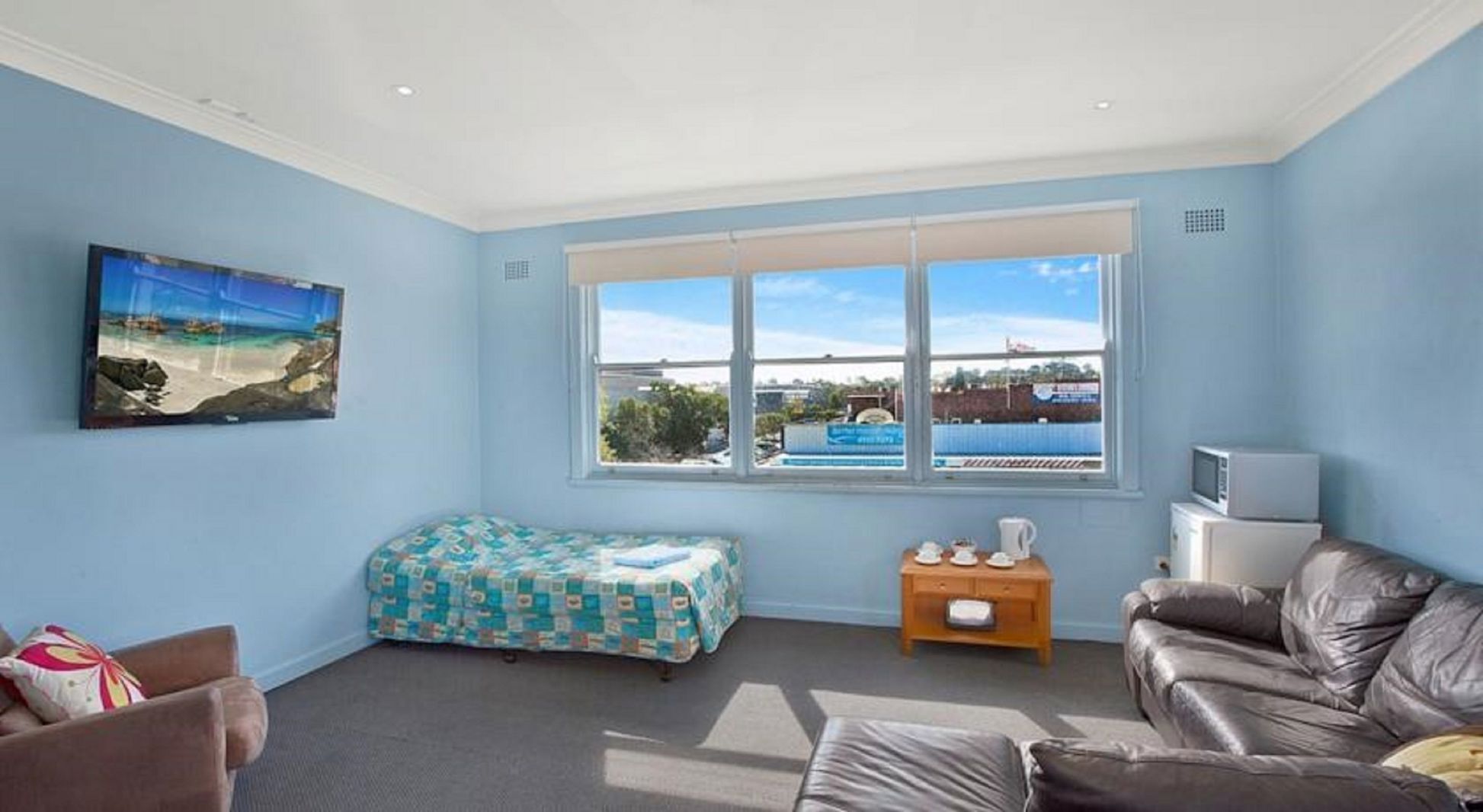 Living area | Flat-screen TV