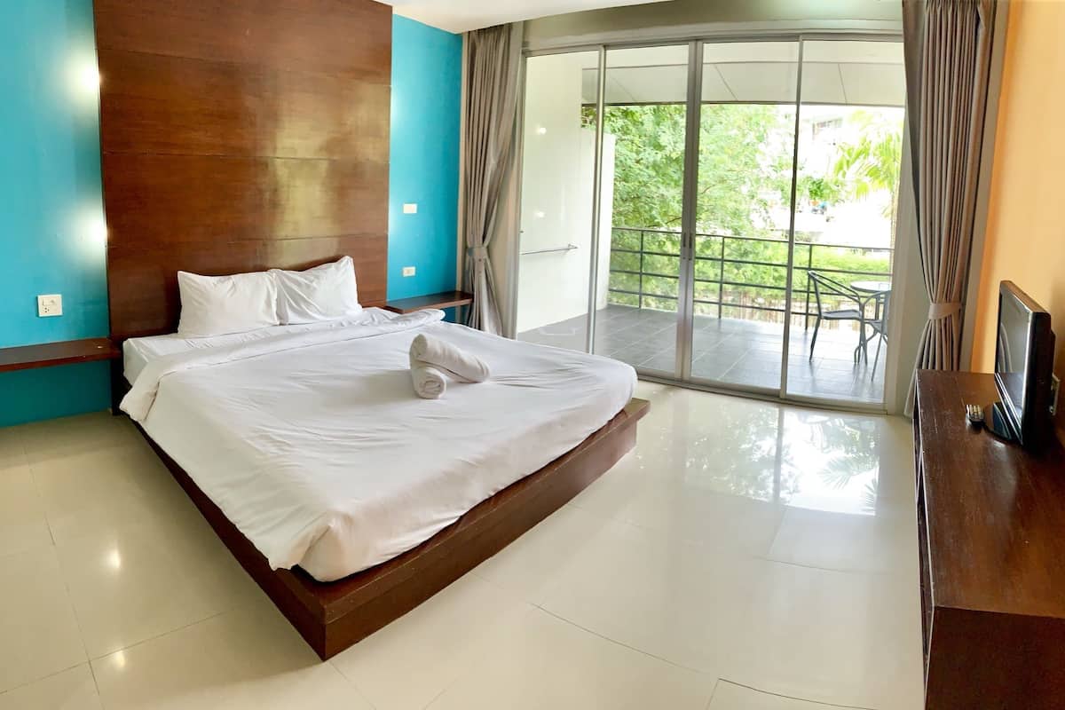 Deluxe Room | Premium bedding, minibar, individually decorated, desk