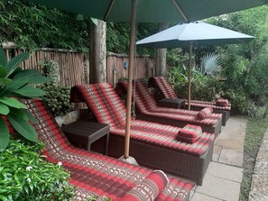 Outdoor pool, pool umbrellas, sun loungers