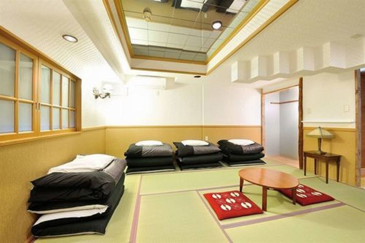 Habitación superior | Sistema de insonorización, tabla de planchar con plancha, wifi gratis