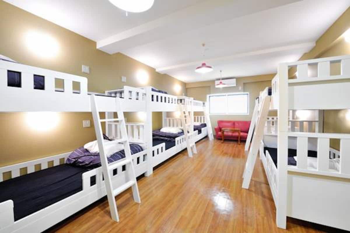 Shared Dormitory, Mixed Dorm, Shared Bathroom (2 People) | Dihias secara berasingan, dilengkapkan perabot secara berasingan