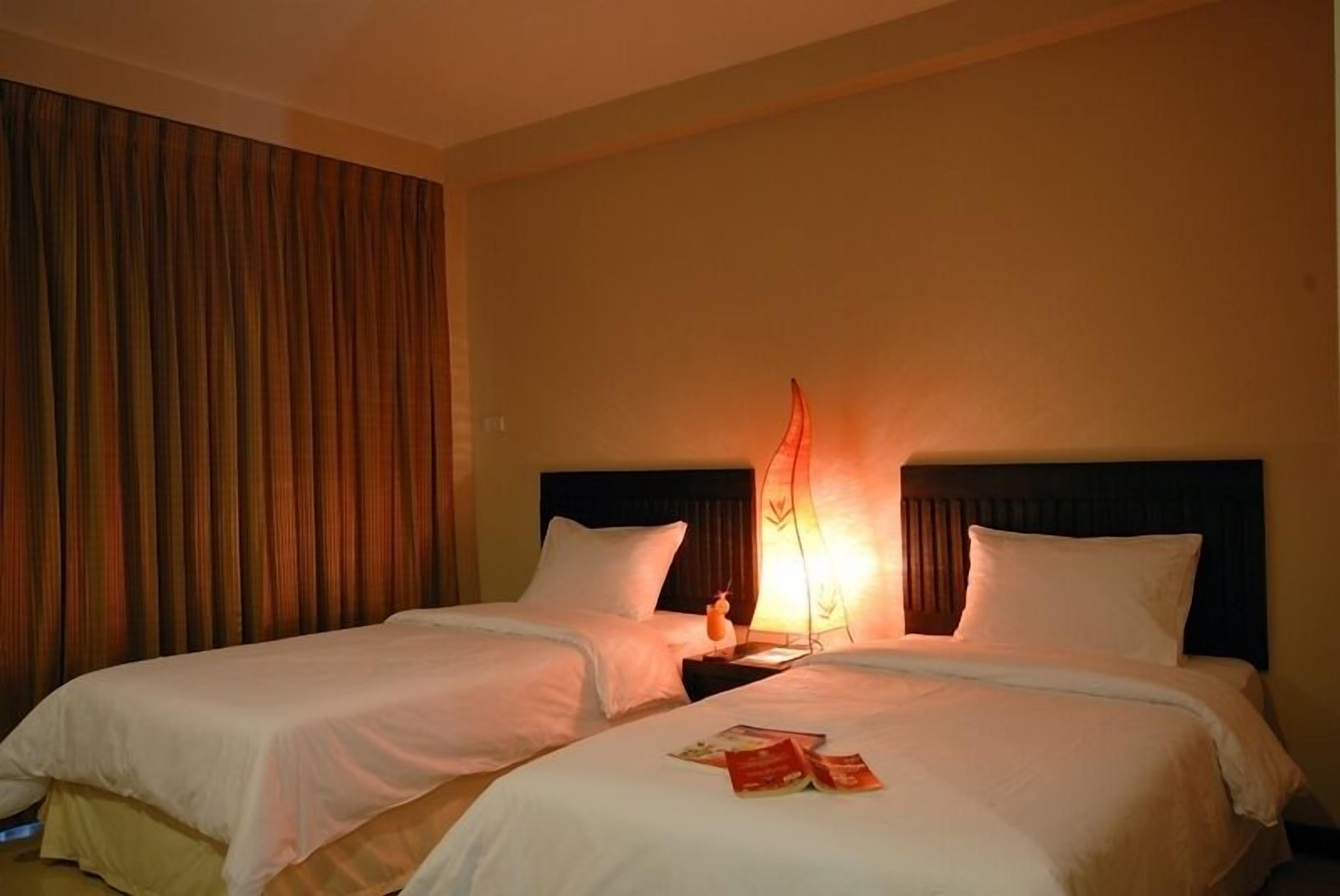 hypo-allergenic bedding, in-room safe, free wifi, bed sheets