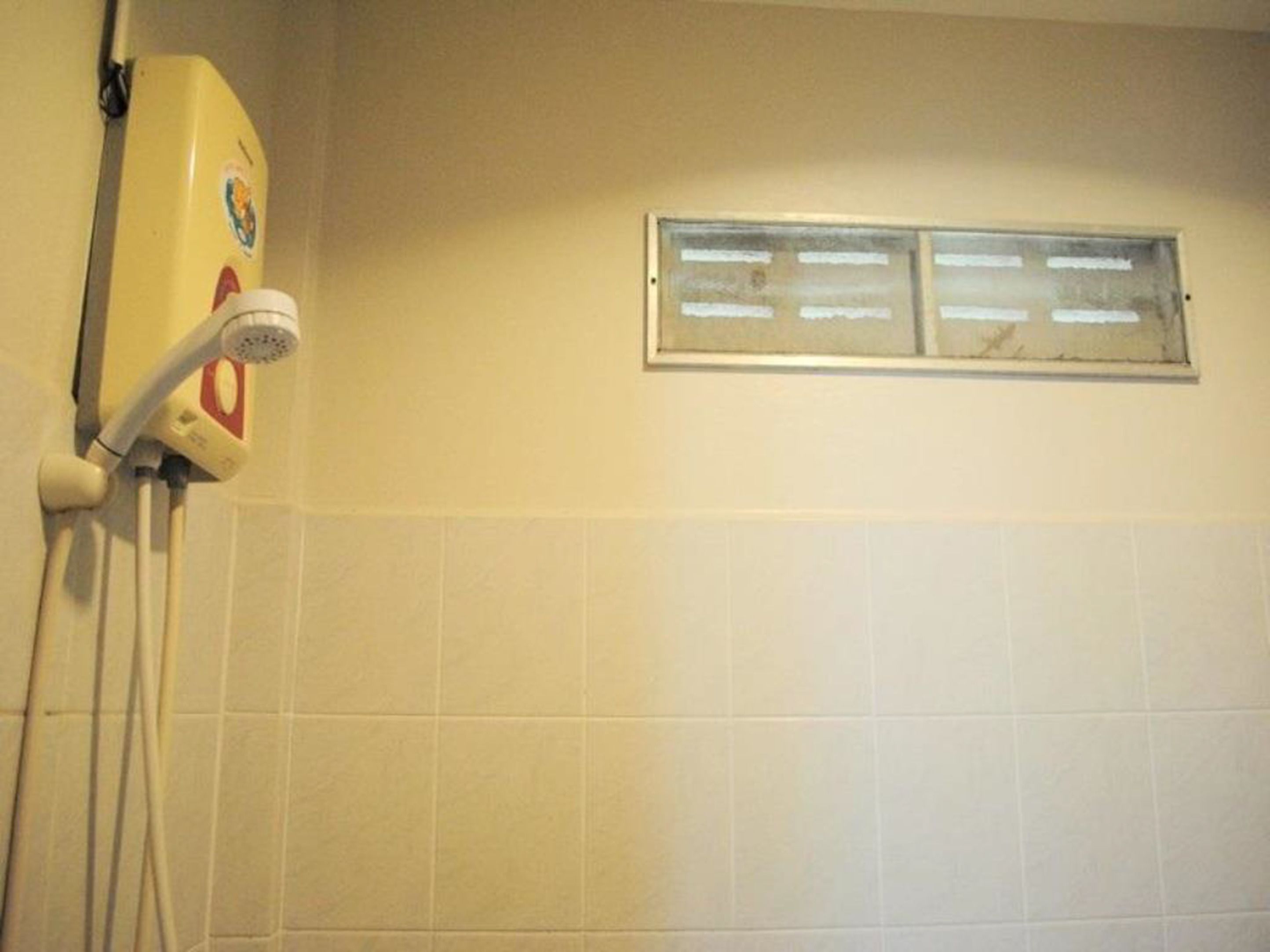 standard room | bathroom | shower, bidet, towels