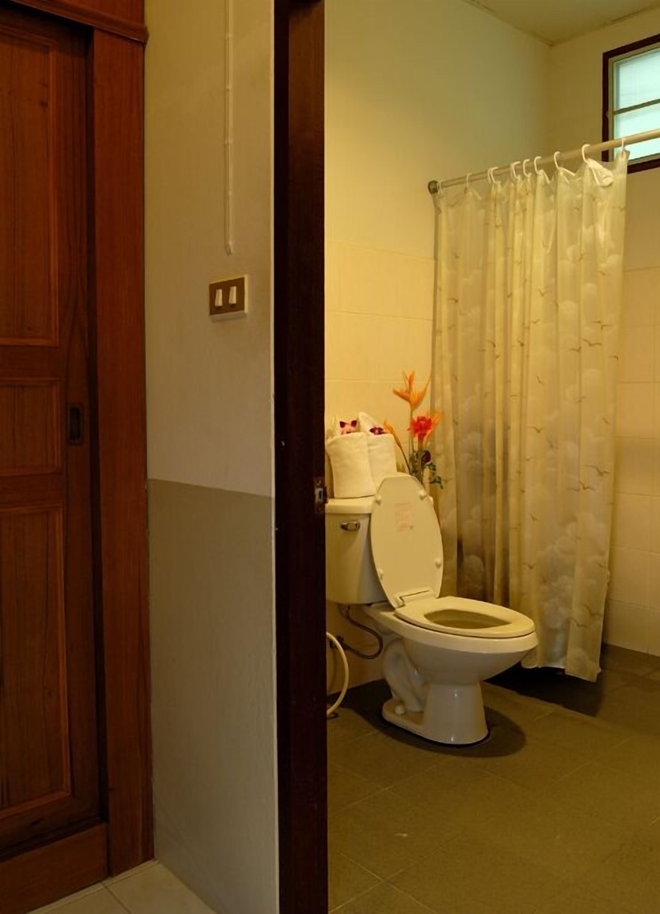 shower, bidet, towels