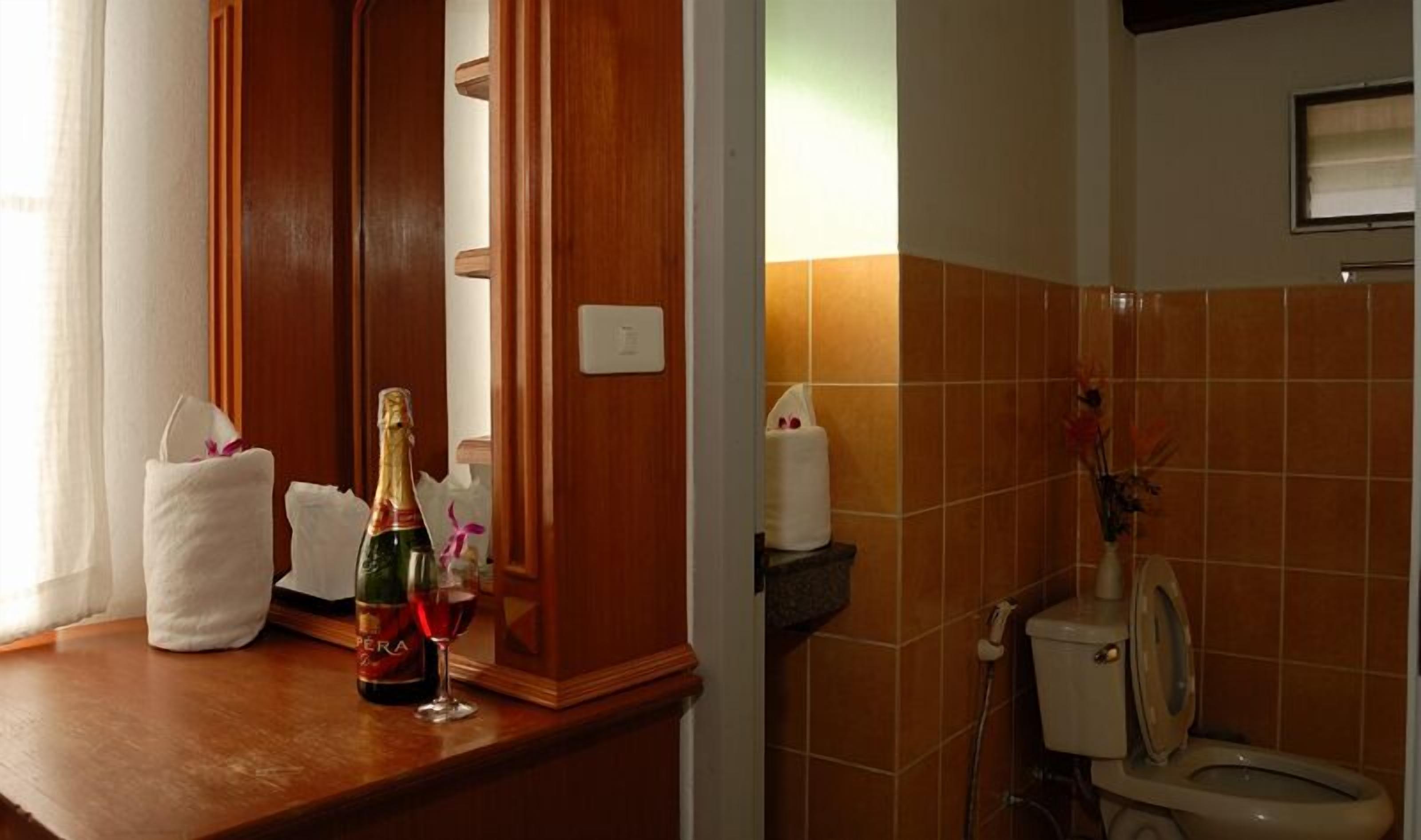 shower, bidet, towels