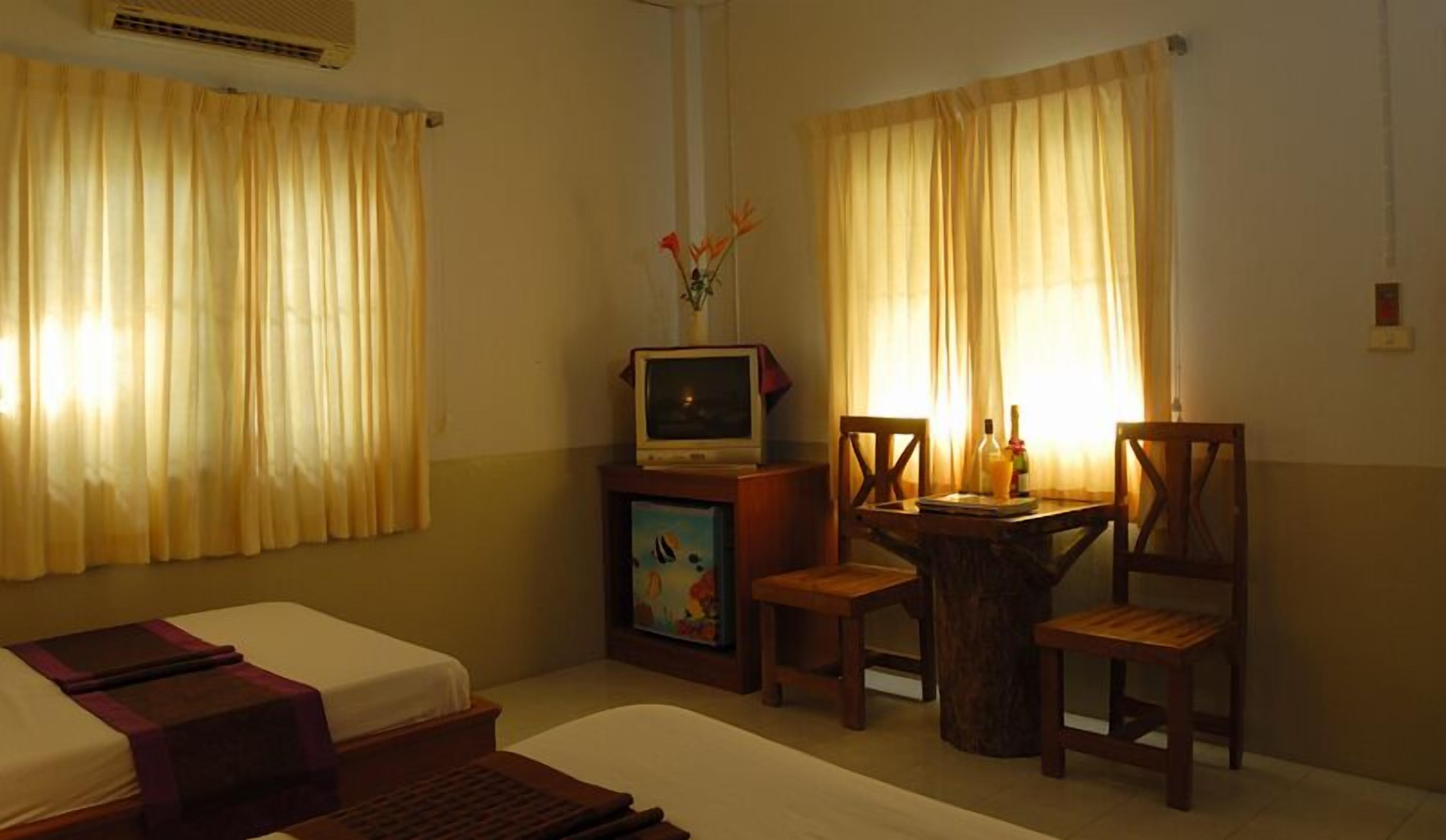 hypo-allergenic bedding, in-room safe, free wifi, bed sheets