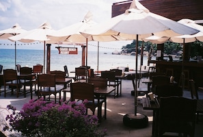 Outdoor dining - Silver Beach Resort (Koh Samui)